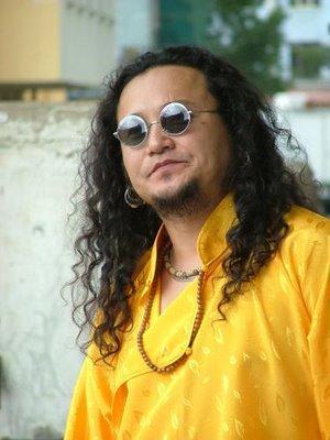 Дуучин Лхагваа хүүдээ “Хүлэг” хэмээх нэр хайрлажээ